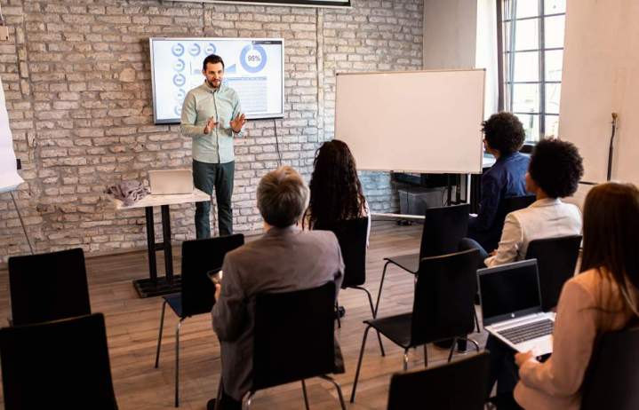 Suivez notre programme de formation complet pour les nouveaux conseillers financiers !